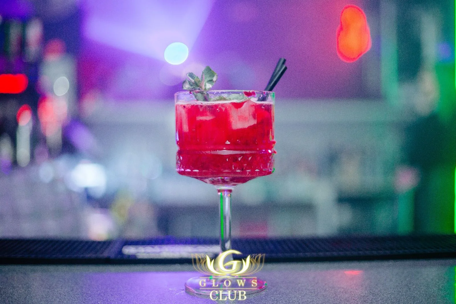 Rezervare masa Glows Club Iasi