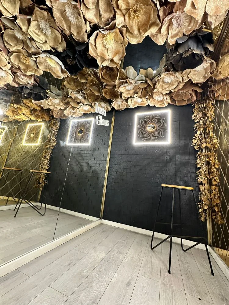 Insta Glows - cabina poze - Glows Club Iasi